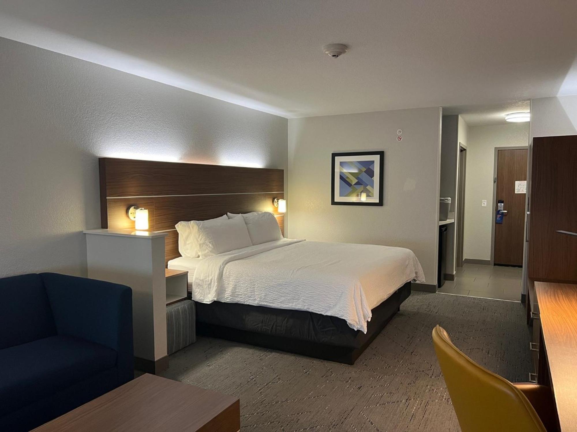 Hotel Express & By Ihg 2*