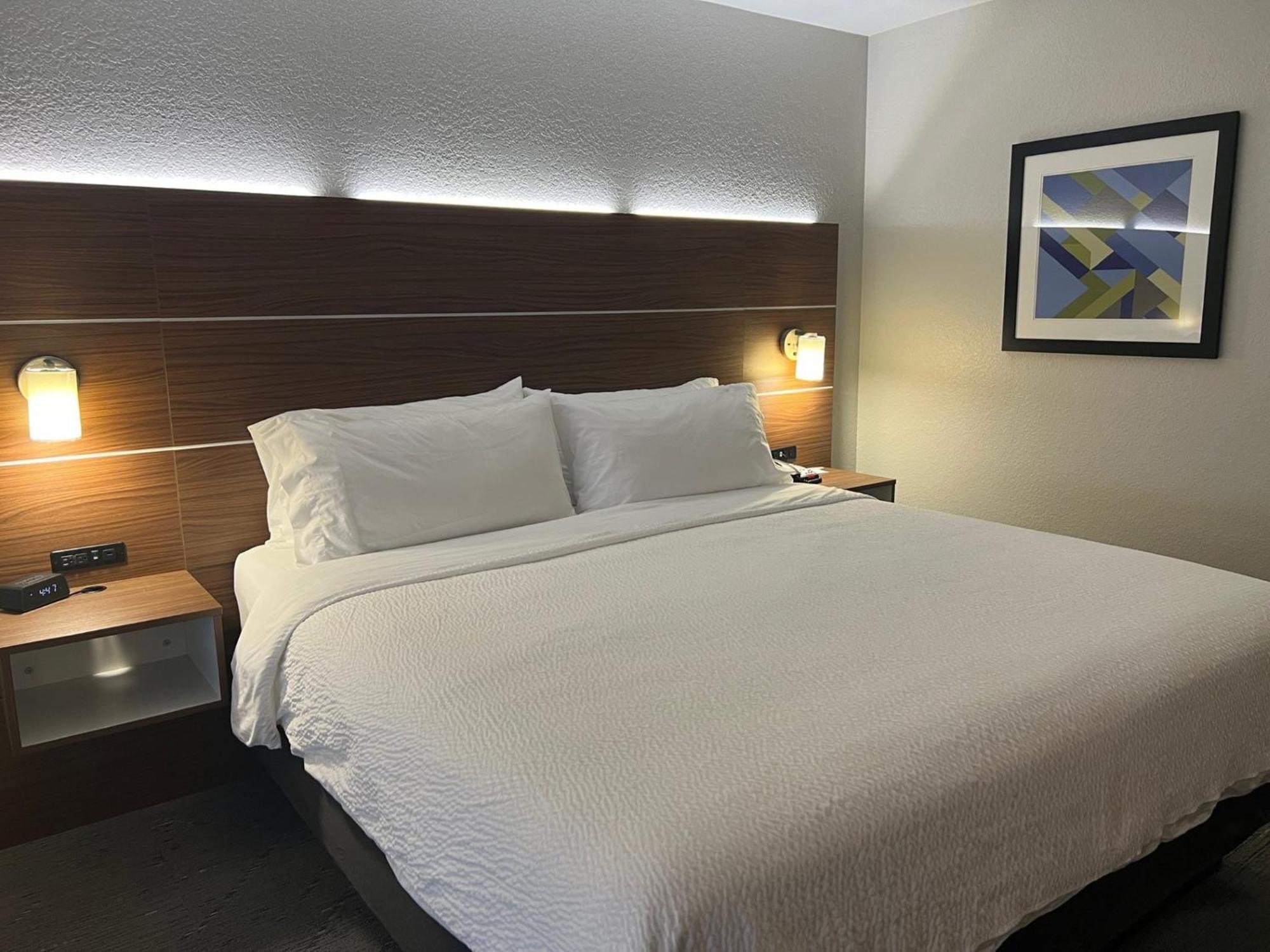Express & By Ihg Hotel