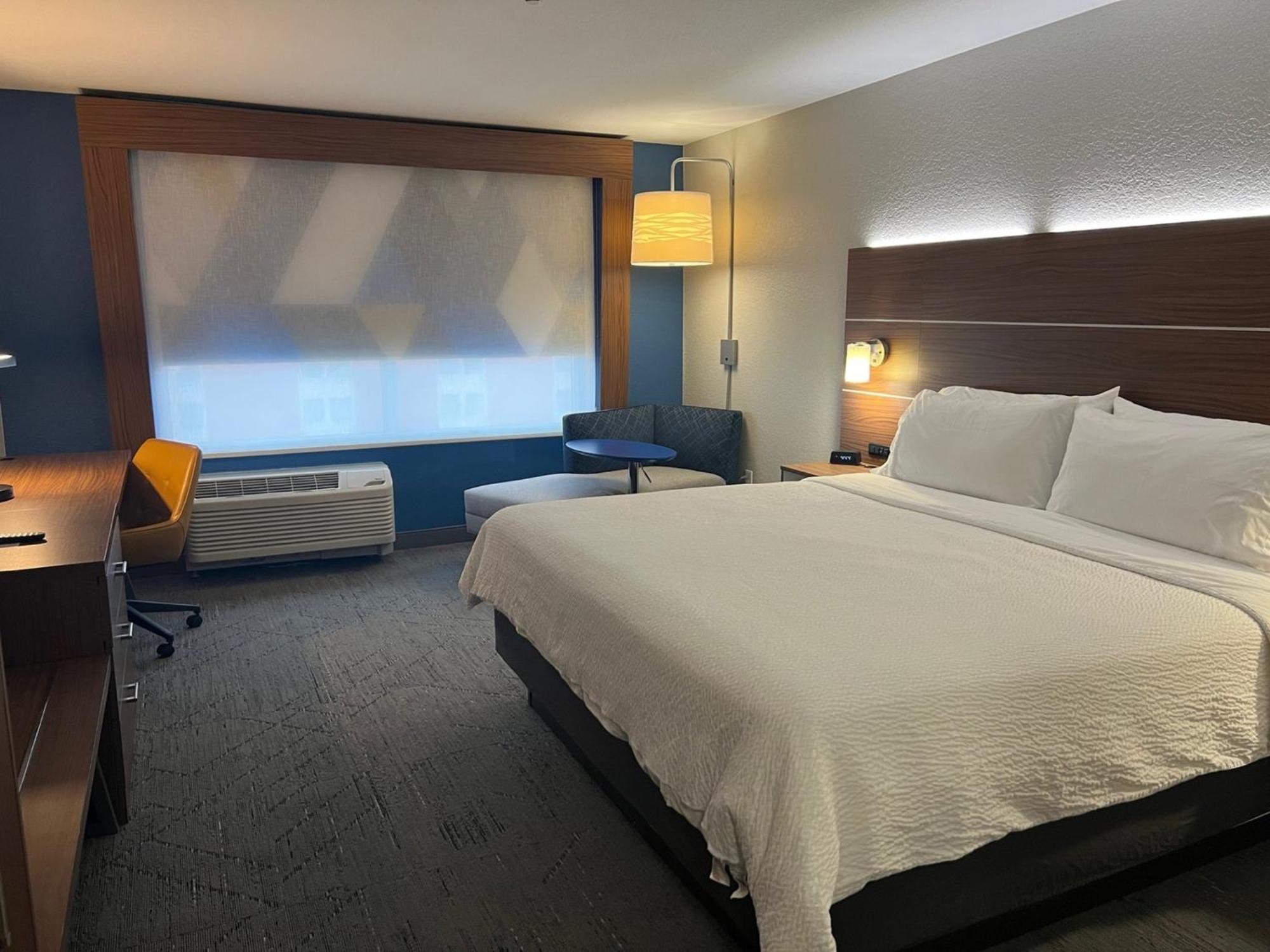 Express & By Ihg 2*