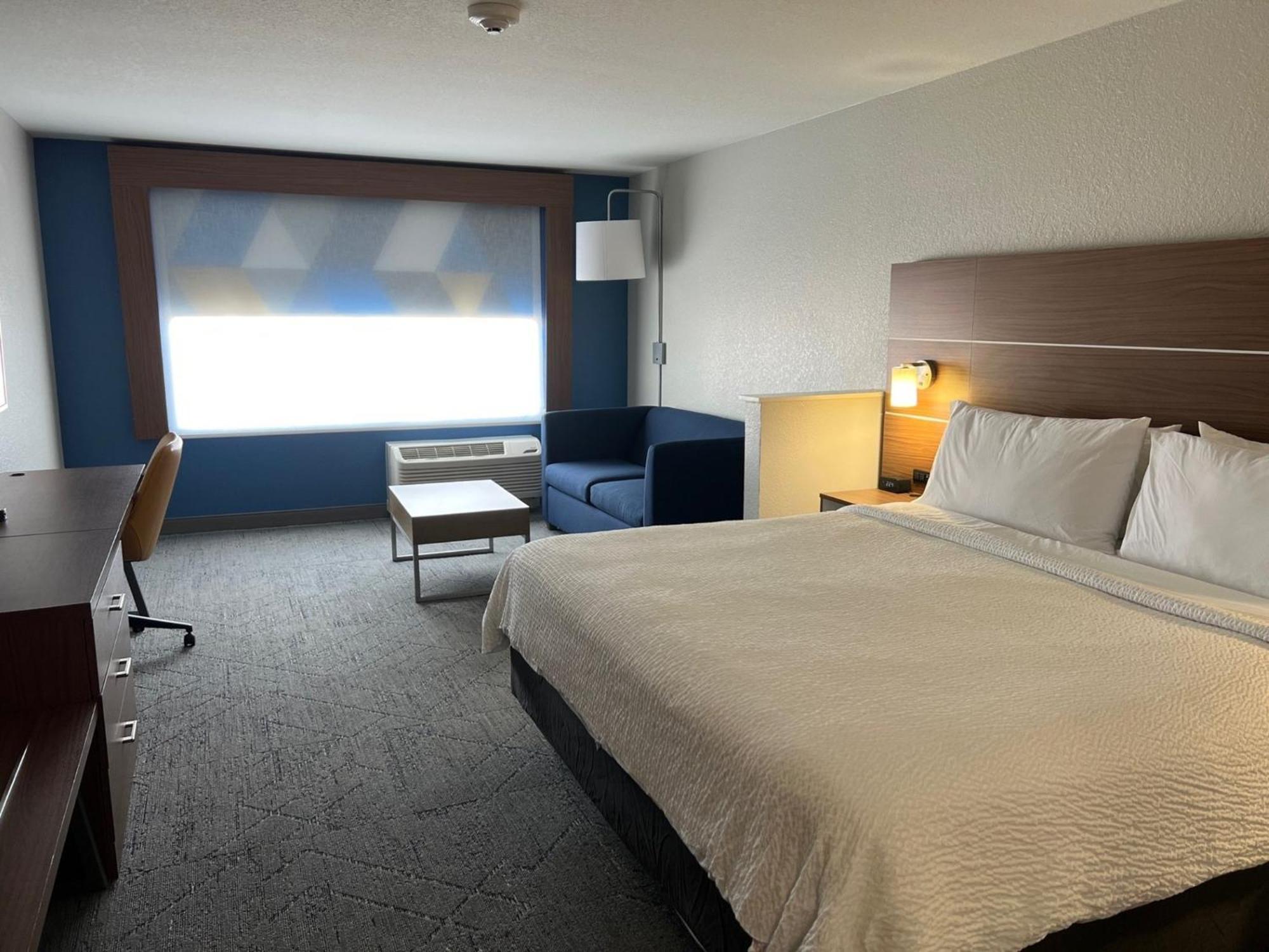 Express & By Ihg 2*