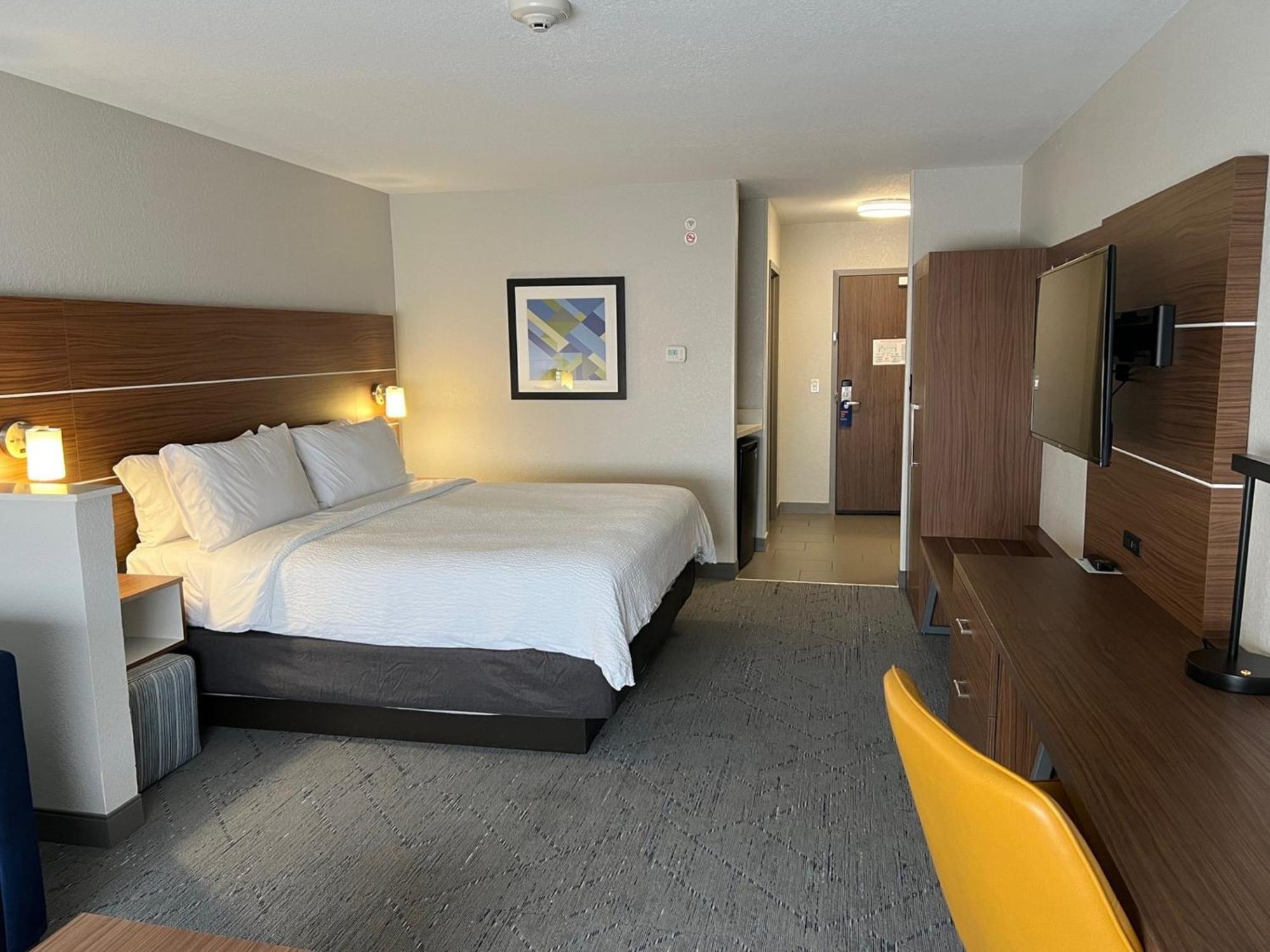 Express & By Ihg Moore