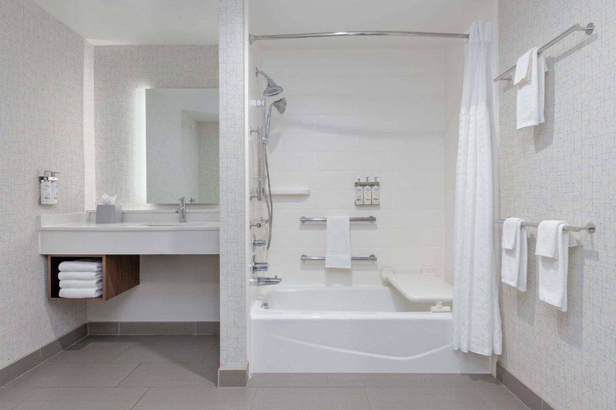 Hotel Express & By Ihg