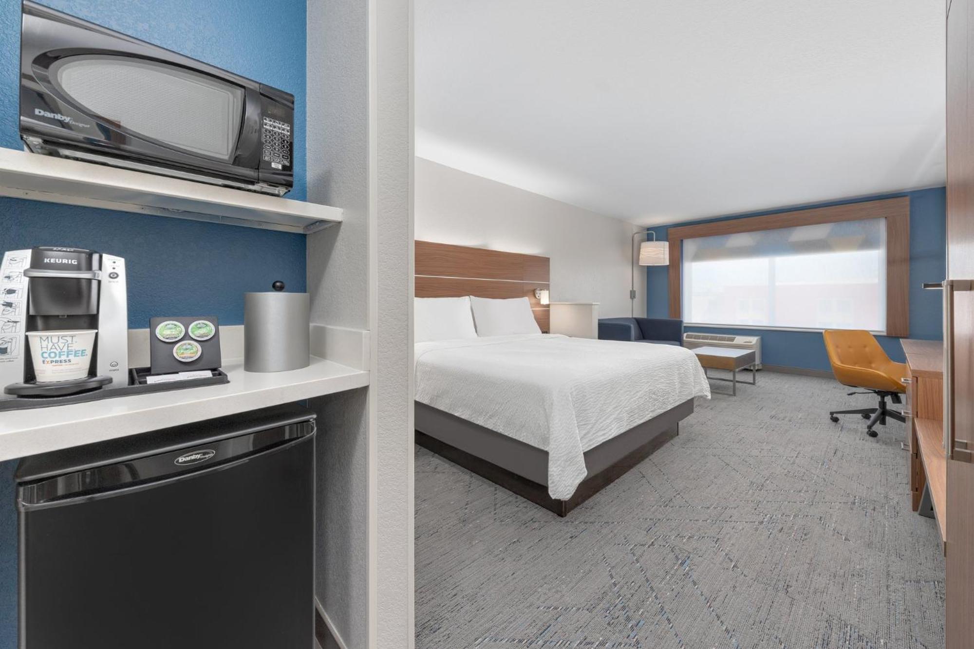 Express & By Ihg 2* Moore
