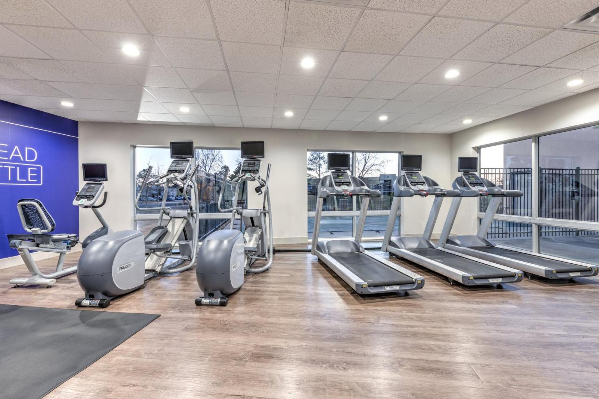 Hotel Express & By Ihg Moore