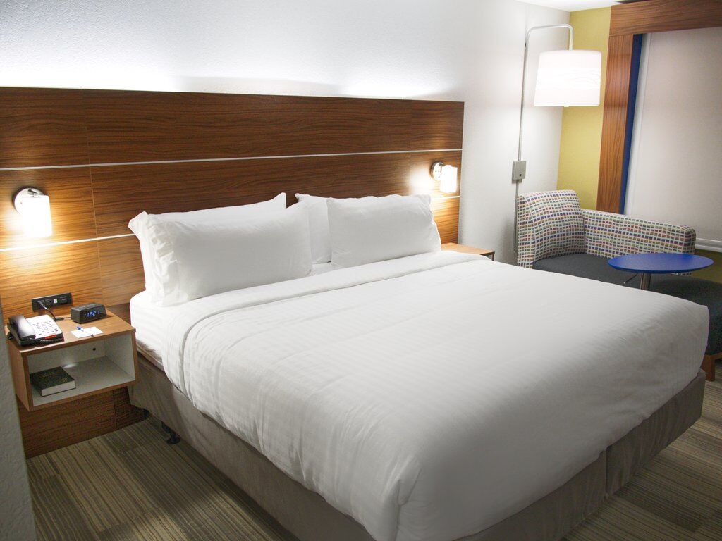 Express & By Ihg Hotel 2*
