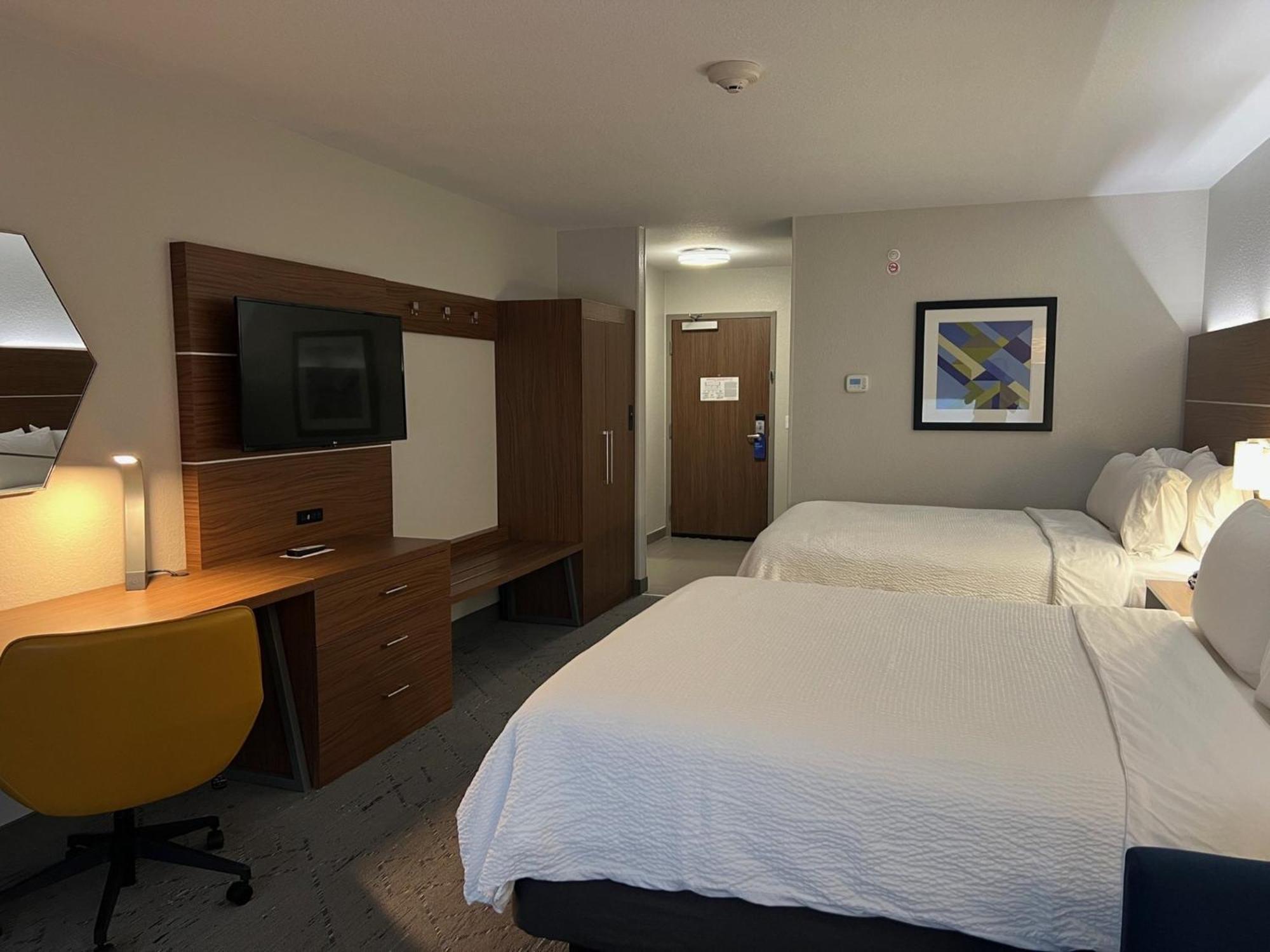 Hotel Express & By Ihg Moore