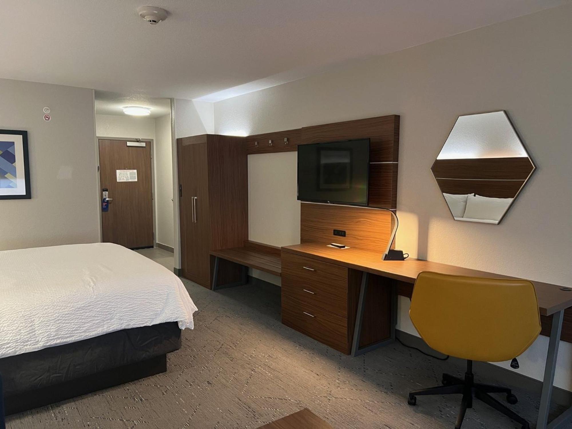 Hotel Express & By Ihg