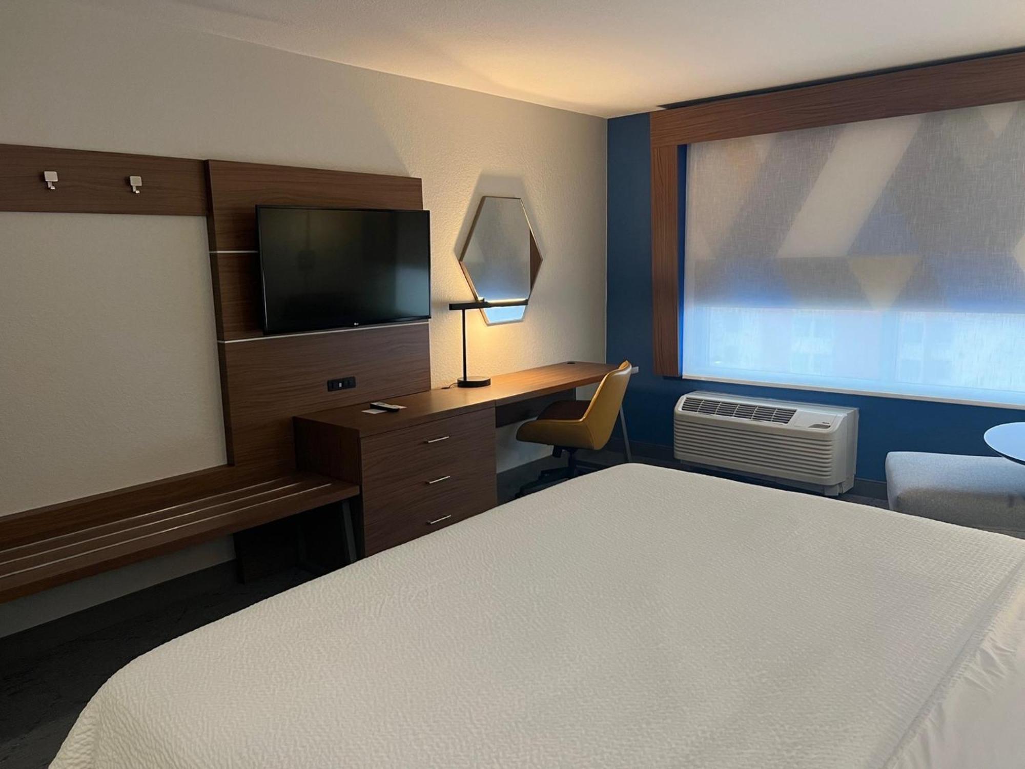 Holiday Express & By Ihg Hotel 2*