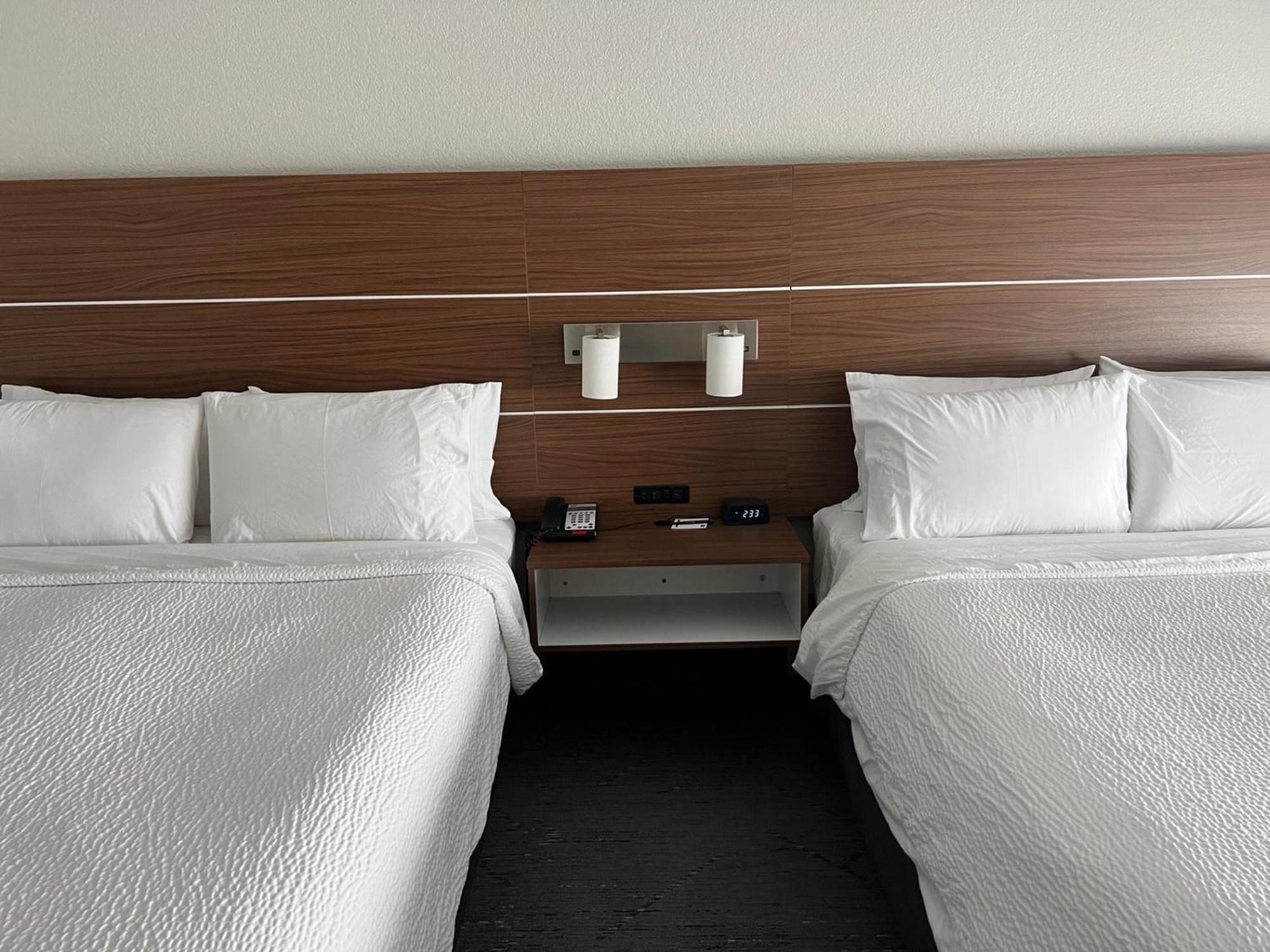 Holiday Express & By Ihg Hotel 2*