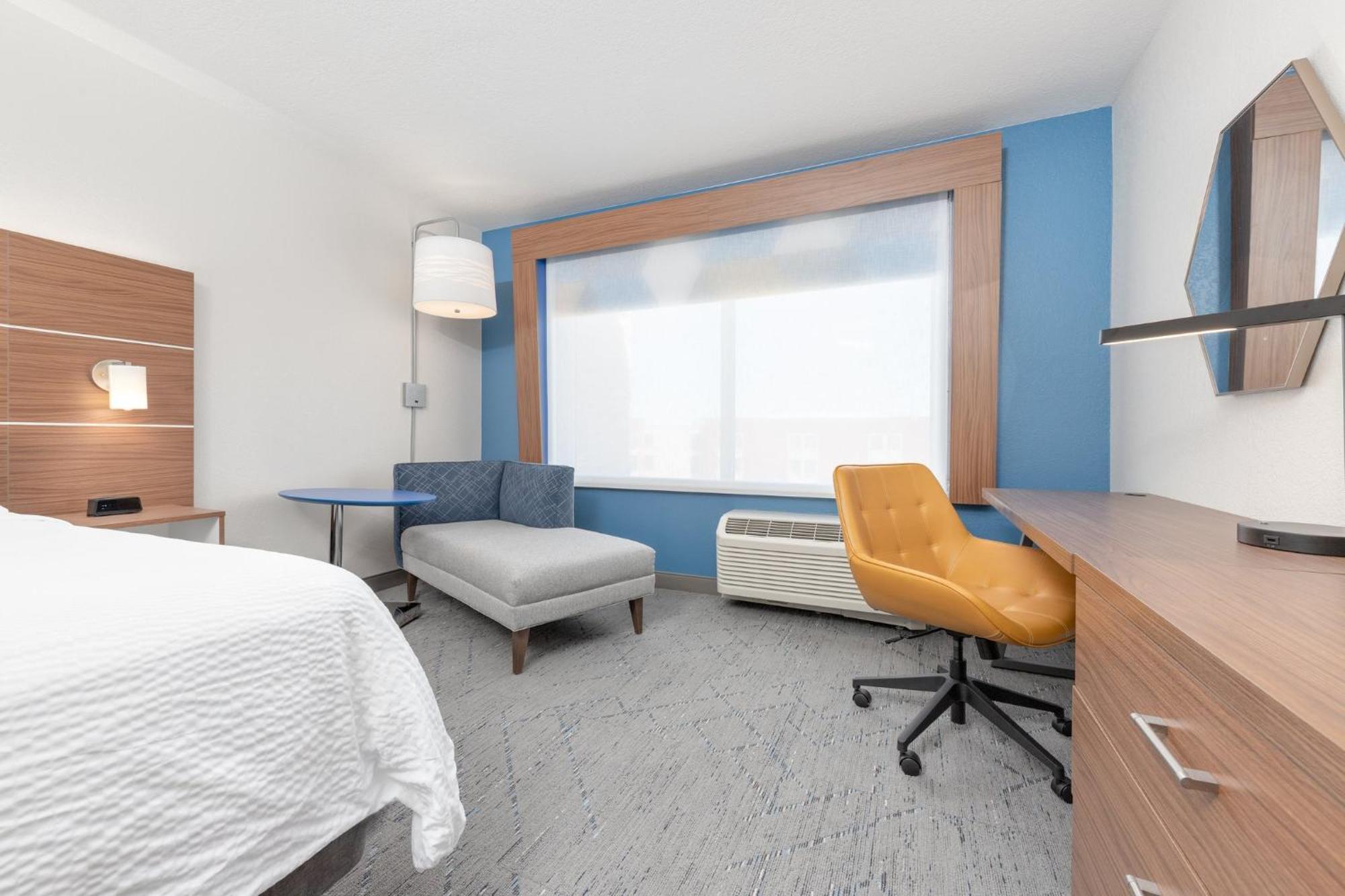 Express & By Ihg Hotel 2*
