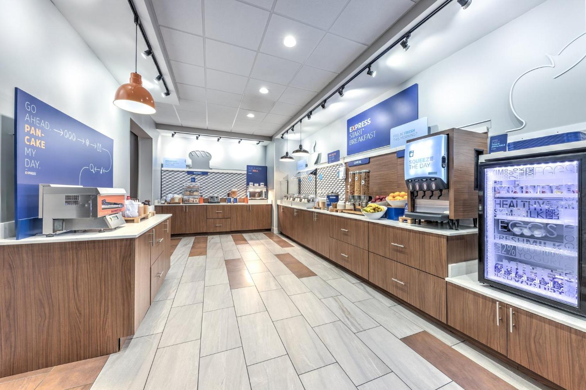 Express & By Ihg Moore