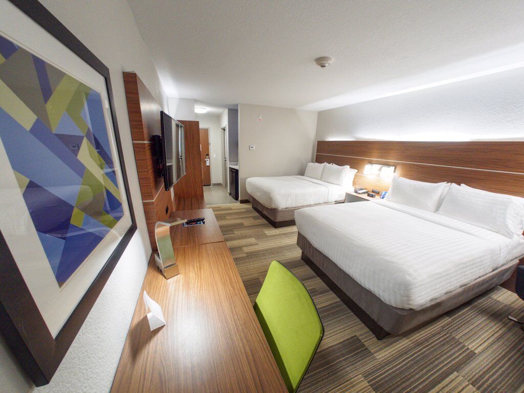 Hotel Holiday Express & By Ihg 2*